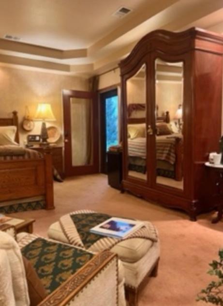 Yellowstone Cattle Baron Ensuite, Private Entrance & Parking - Prairie Rose B&B Cheyenne Exterior photo